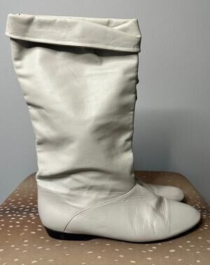 VINTAGE COBBIES Off White Leather Flat Slouch Boots Size 8.5